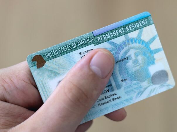 Trump suspendovao program lutrije za "zelenu kartu"