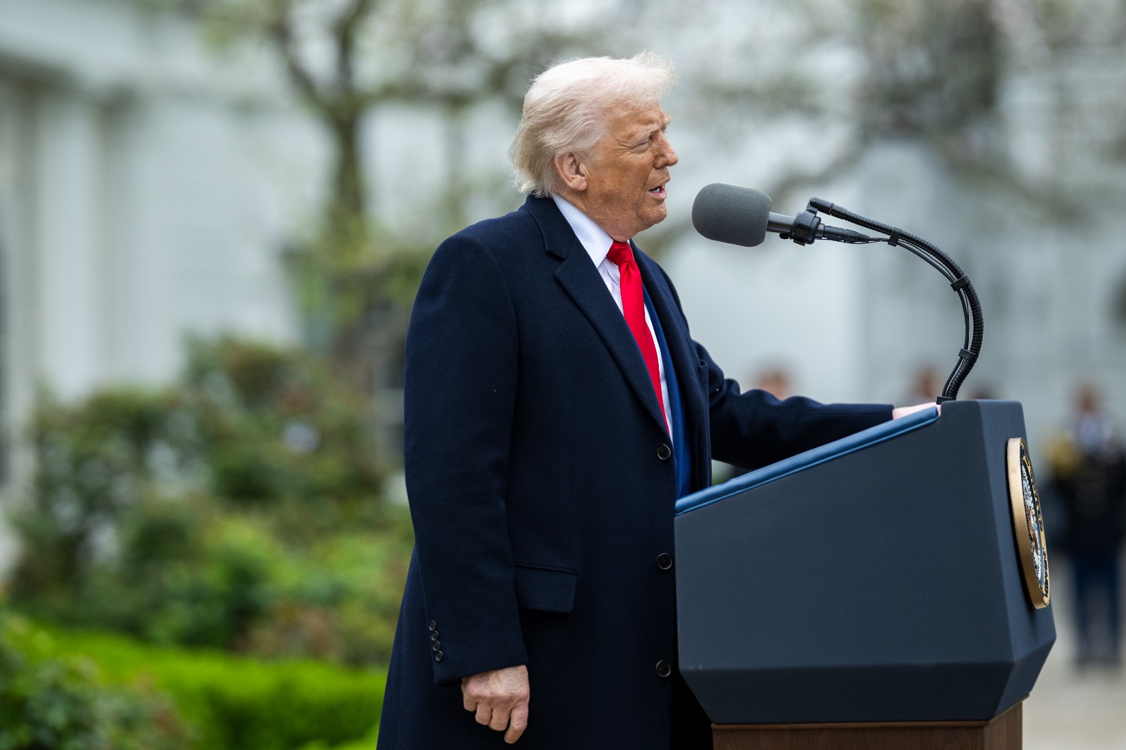 Trump: Svjetski lideri me mole za dogovor, ljube mi du*e