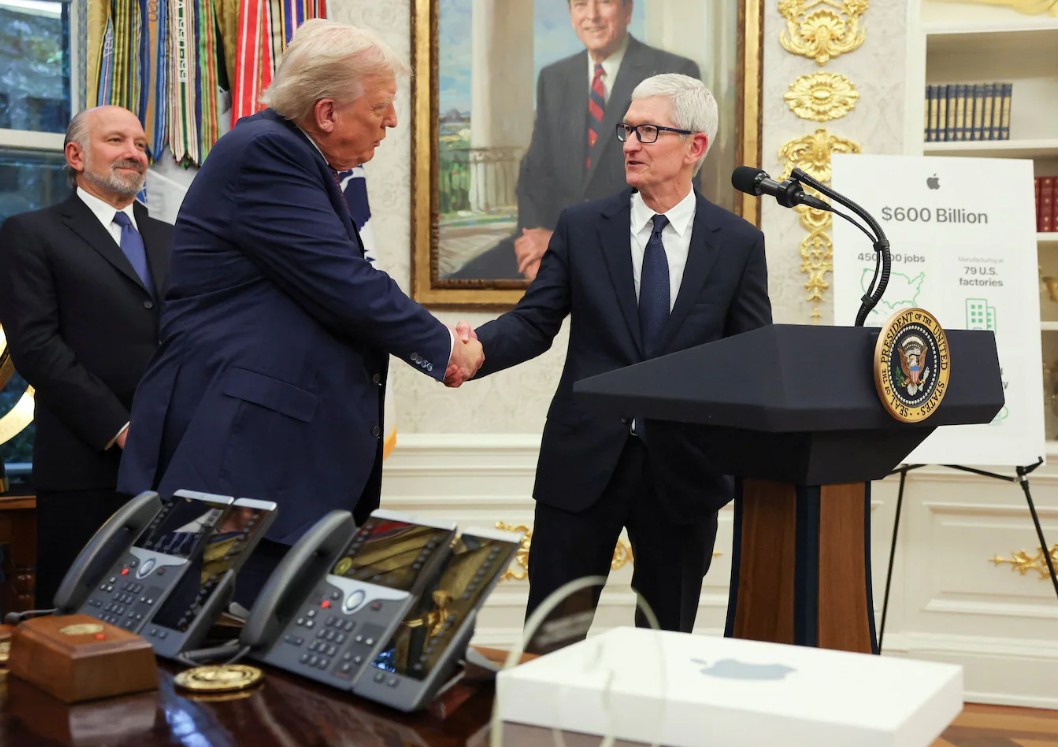 Trump: Uvodimo carine od 100 posto na strane čipove, ima izuzetaka
