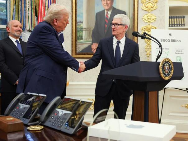 Trump: Uvodimo carine od 100 posto na strane čipove, ima izuzetaka