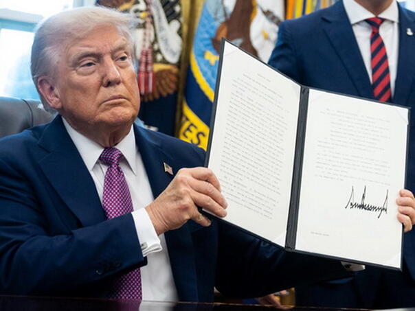 Trump: Uvodimo Kini dodatne carine od 100 posto!