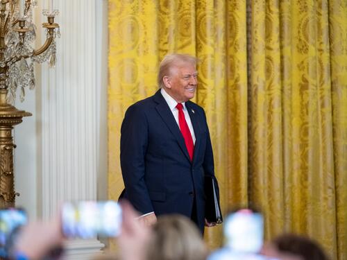 Trump: Uzet ćemo Grenland, ne isključujem vojnu silu