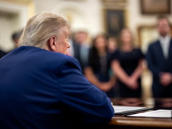 Trump večeras saziva krizni sastanak o ratu Izraela i Irana