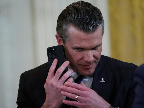 Novi skandal Trumpovog ministra: Ratne planove dijelio i u chatu sa ženom i bratom