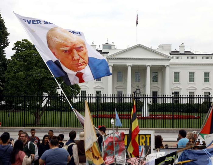 Trumpova kampanja pokreće reklamni 'blic' u šest ključnih država