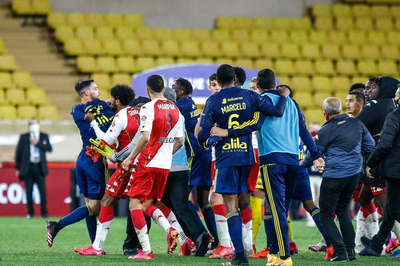 Tuča igrača obilježila derbi između Monaca i Lyona