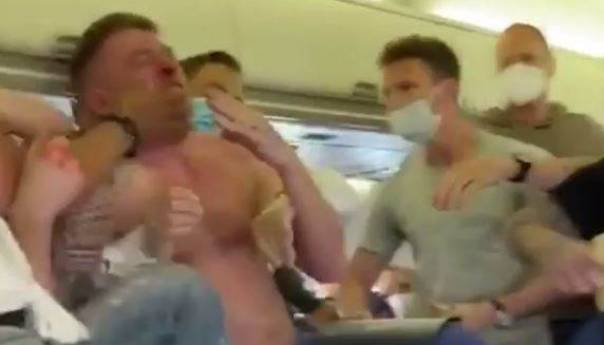 Tuča izbila na letu za Ibizu: Dvojica putnika odbila da nose maske