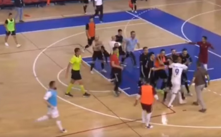 Tuča na futsal utakmici: Navijač nokautirao doktora iz Novog Pazara