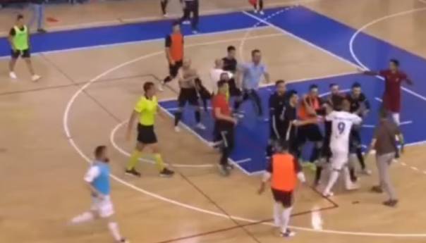 Tuča na futsal utakmici: Navijač nokautirao doktora iz Novog Pazara