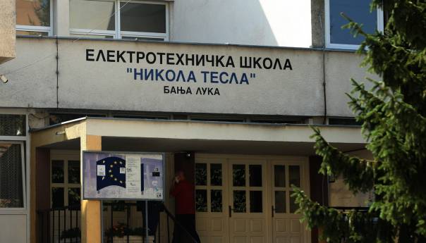 Tuča u banjalučkoj školi: Pesnicom mu slomio nos