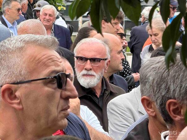 Tuga na Barama: Dino Merlin na dženazi Sejde Bešlić