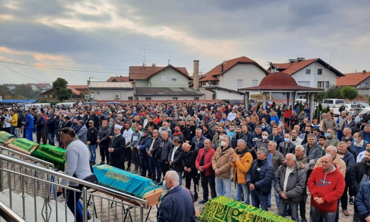 Tuga u Brčkom: Uz suze ukopano sedam žrtava požara