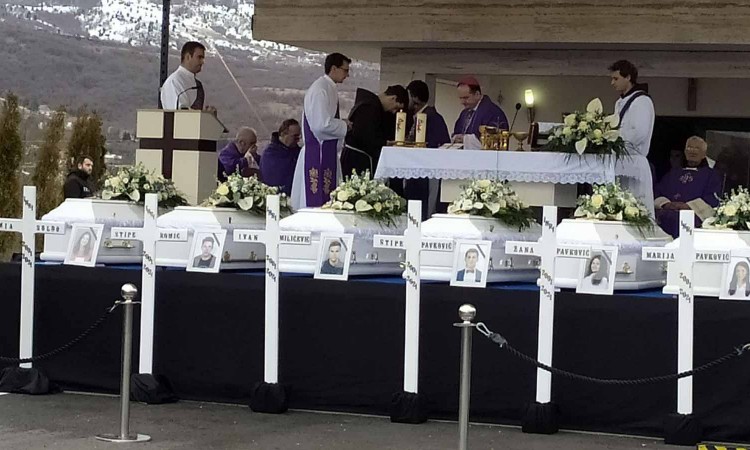 Tuga u Rakitnom: Oproštaj od šest tragično stradalih mladih