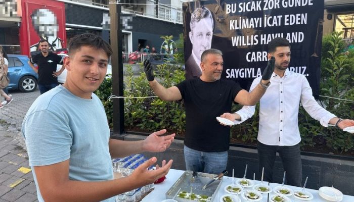 Turci na +40 častili prolaznike i odali priznanje osnivaču klima uređaja