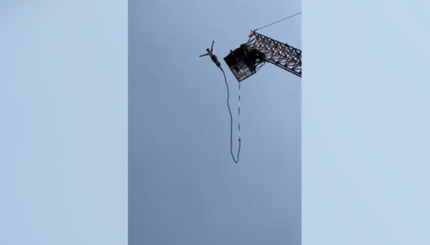 Turist preživio ‘bungee’ skok na Tajlandu nakon što je pukla sajla