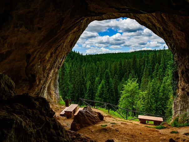 Turisti iz cijelog svijeta posjećuju Trebević, Vrelo Bosne, Bijambare, Skakavac, Bentbašu...