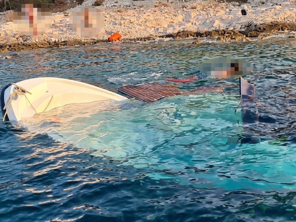 Turisti spašavali živu glavu, a ljudi pored njih ih snimali