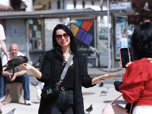 Turisti uživaju u šetnji i obilasku impresivnih atrakcija Sarajeva