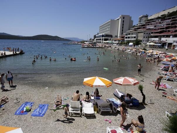 Turistički bum: Neum i uoči špice sezone gotovo pun
