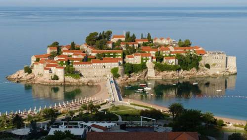 Turistički promet Crne Gore pada 40 odsto