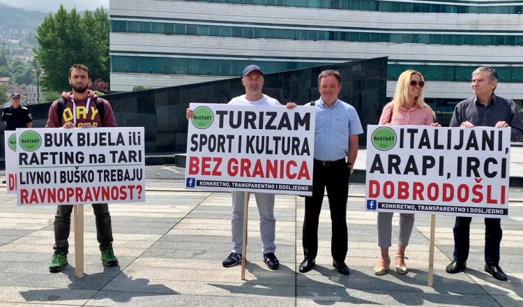 Turistički radnici Hercegovine protestuju u Sarajevu: Otvorite granice!