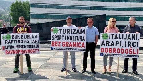 Turistički radnici Hercegovine protestuju u Sarajevu: Otvorite granice!