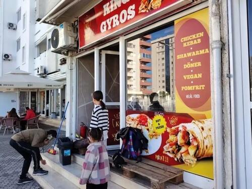 Turke progone iz Crne Gore: Uništen lokal porodice Kaja u Baru