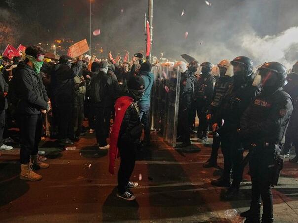 Turska ključa: Ogromni protesti protiv vladavine Erdogana