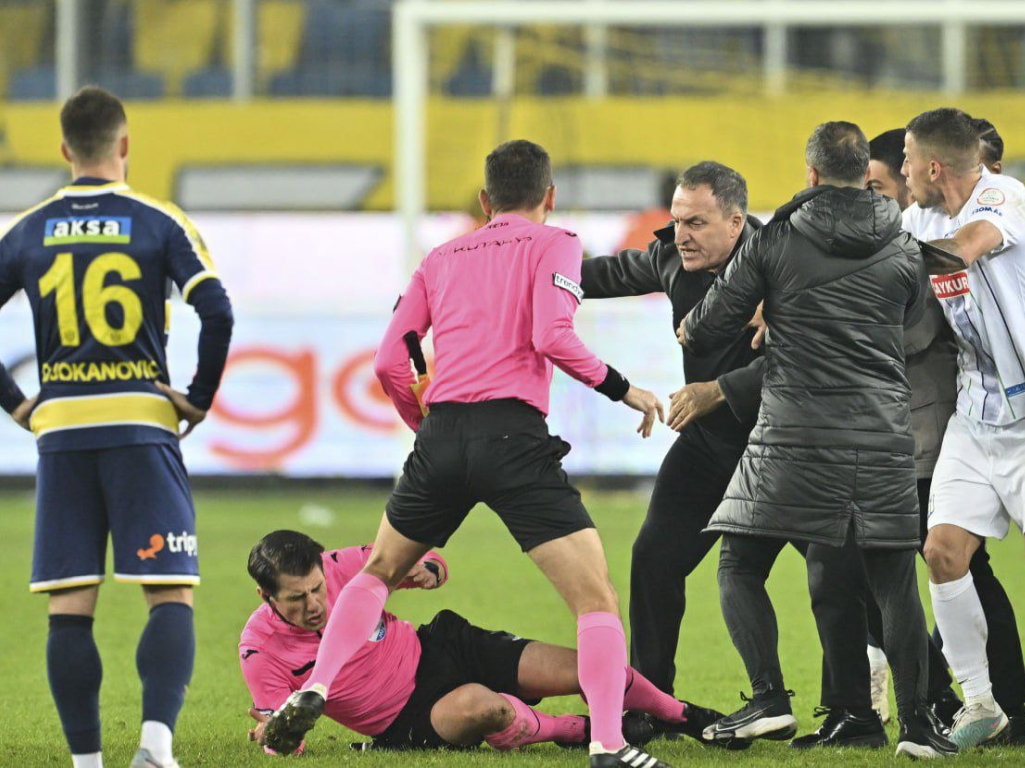 Pojavili se novi snimci nasilja nad sucem u Turskoj, liga je prekinuta