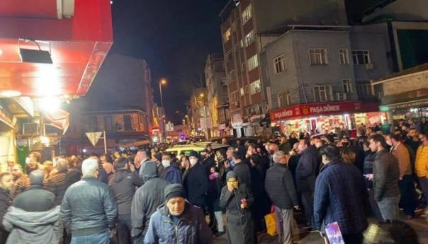 Turska Na ulicama hiljade ljudi prije uvođenja policijskog sata