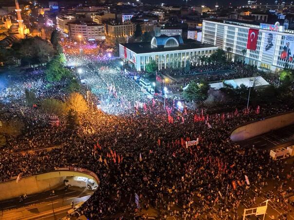 Turska: Novinari privedeni tokom protesta zbog hapšenja Imamoglua