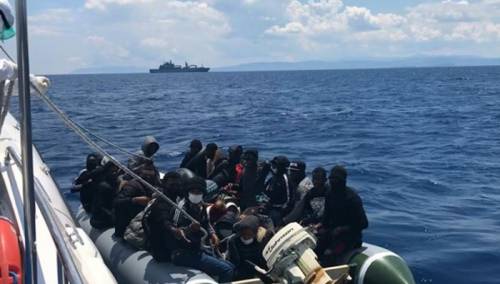 Turska obalska straža spasila u Egejskom moru 48 migranata