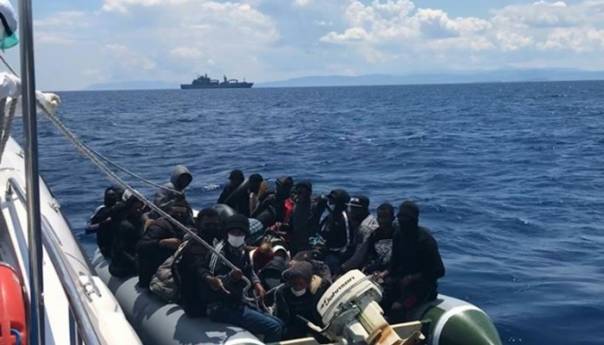 Turska obalska straža spasila u Egejskom moru 48 migranata