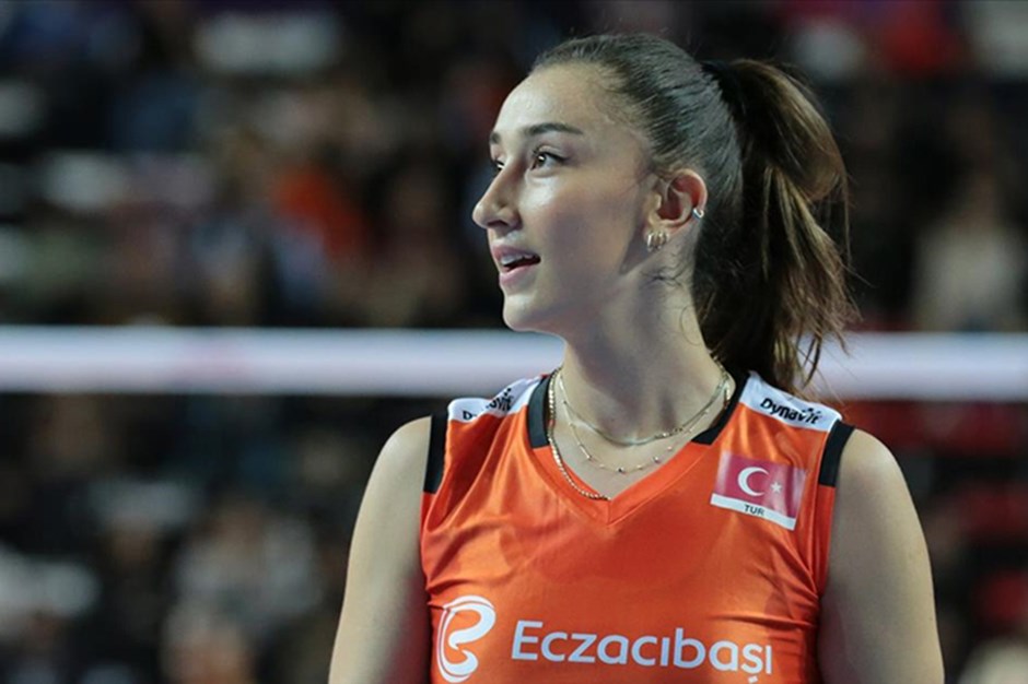 Turska odbojkašica Hande Baladin se zagrijava uz Prijovićku