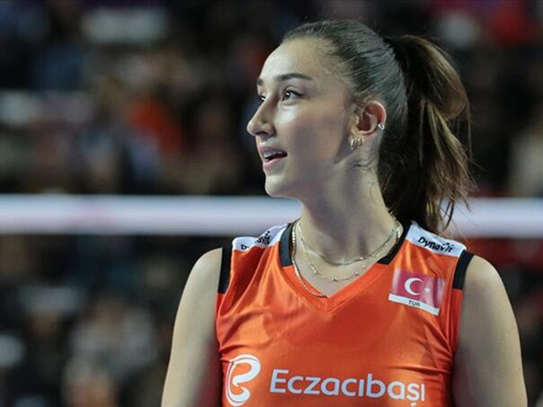 Turska odbojkašica Hande Baladin se zagrijava uz Prijovićku
