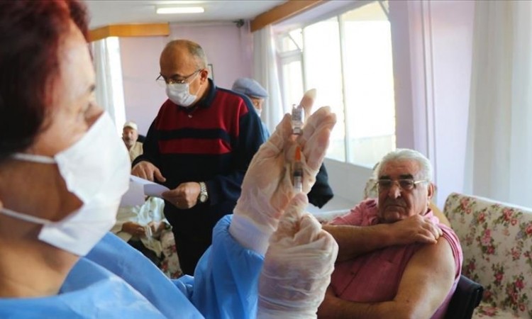 Turska počela vakcinaciju osoba starijih od 75 godina