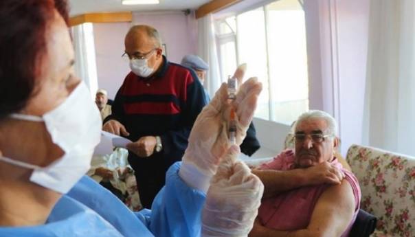 Turska počela vakcinaciju osoba starijih od 75 godina