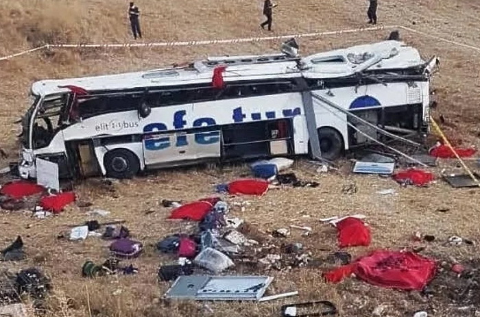 Turska: U prevrtanju autobusa 14 poginulih