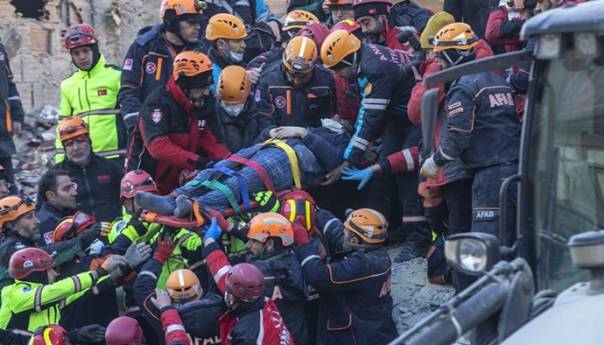 Turska: U zemljotresu poginule 22 osobe, ispod ruševina spašeno 39