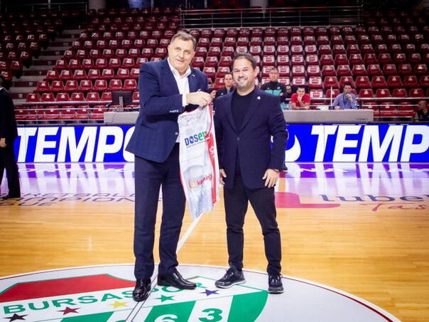 Turski i izraelski klub Dodiku uručili dres: Organizacija je bila savršena