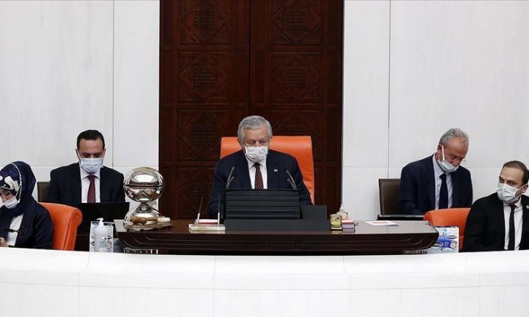 Turski parlament usvojio deklaraciju kojom osuđuje izjave Macrona