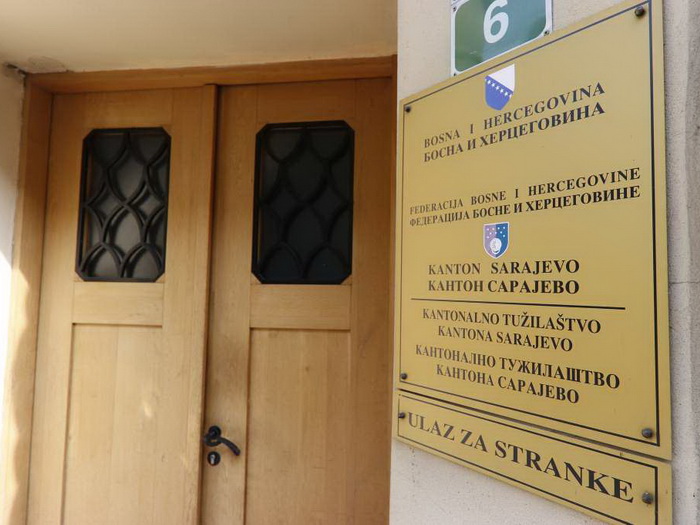 Tužilaštvo KS traži pritvor za 19-godišnjaka zbog droge i oružja