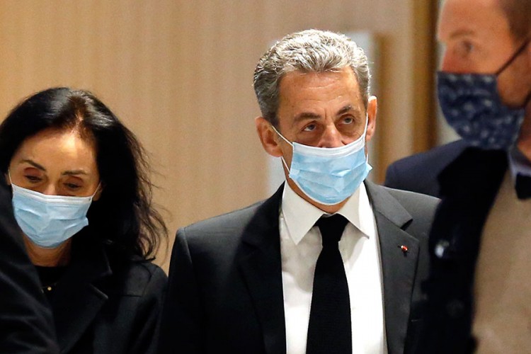 Sarkozyju prijete četiri godine zatvora