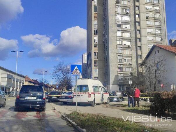 Tuzla: Nakon saobraćajne nesreće, žena palicom polupala taksi vozilo