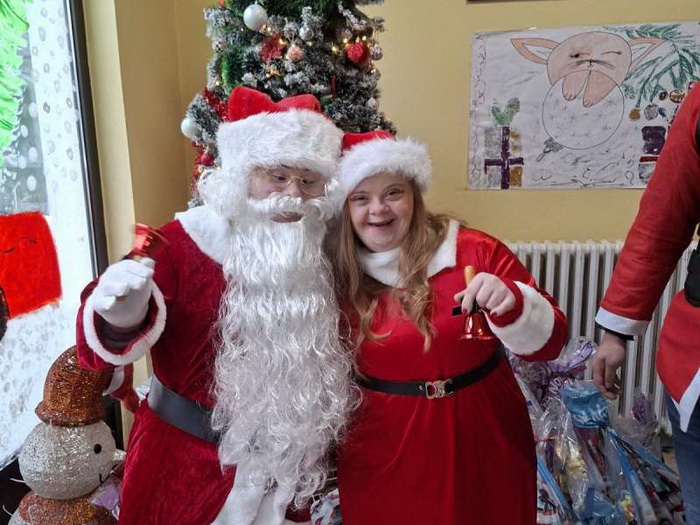 Tuzla: Paketići za djecu u Domu za djecu bez roditeljskog staranja i Pedijatriji UKC-a