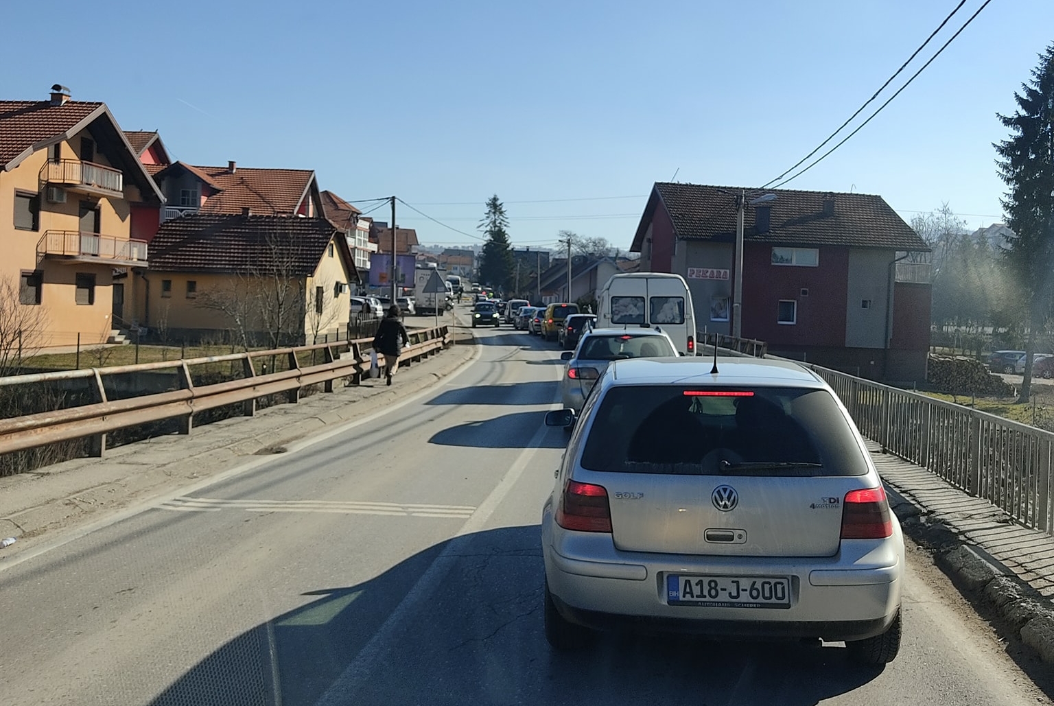 Tuzla: Preminula pješakinja koju je udario kombi u Simin Hanu