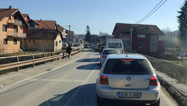 Tuzla: Preminula pješakinja koju je udario kombi u Simin Hanu