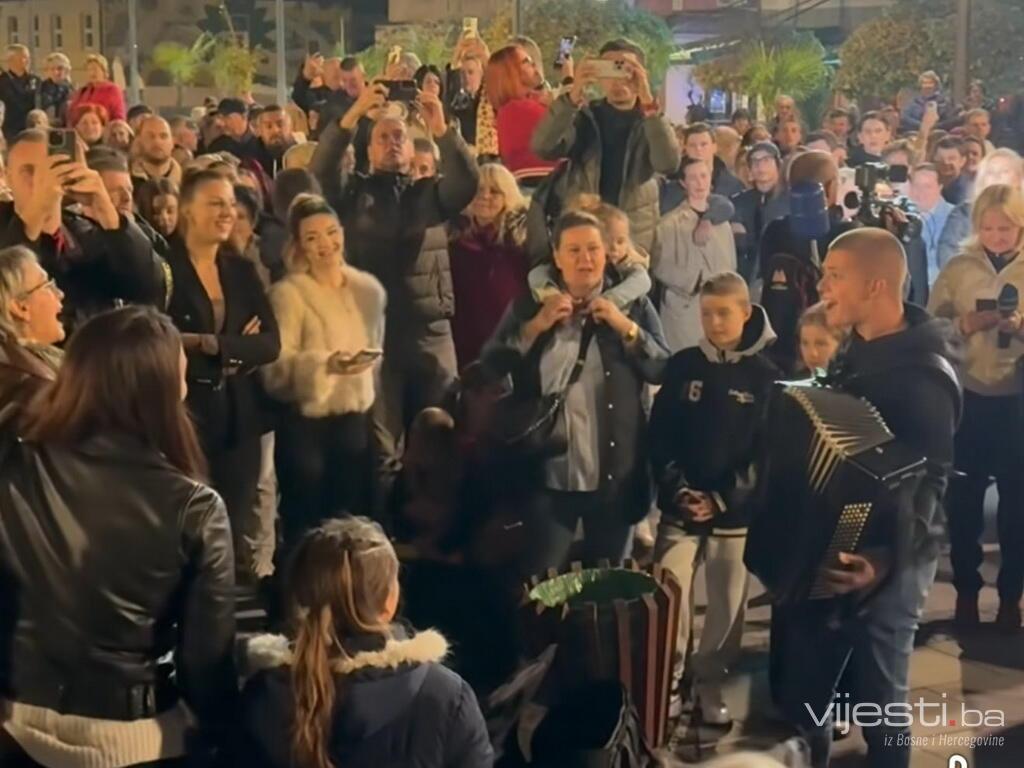 Tuzla se na Trgu slobode oprašta od Halida Bešlića