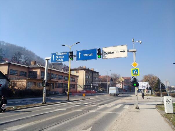 Tuzla: U centru grada pucano iz vozila u pokretu, policija istražuje slučaj