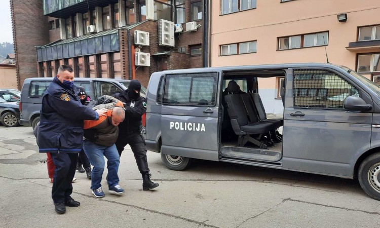 Tuzla: Uhapšeno sedam osoba zbog prisiljavanja djece na prosjačenje